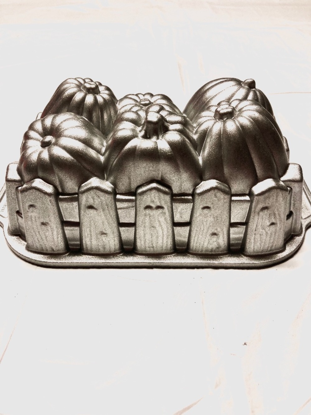 EUC Nordic Ware Pumpkin Patch Bread Loaf Pan.